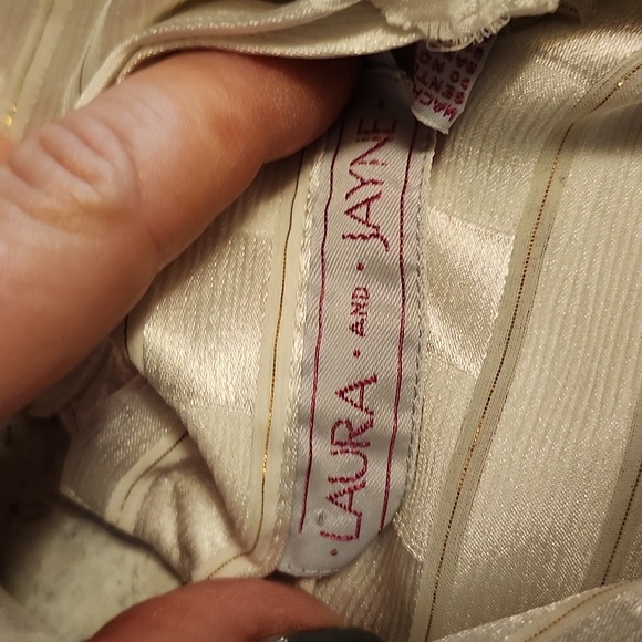 Laura and Jayne Blouse - Picture 7 of 8